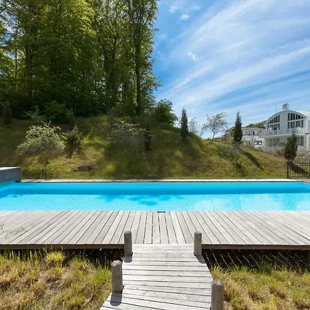 Apartment Lands End First Sellin 33 *