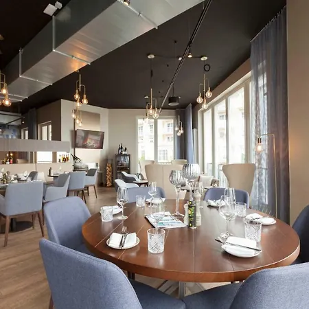 Apartment Lands End First Sellin 33 *